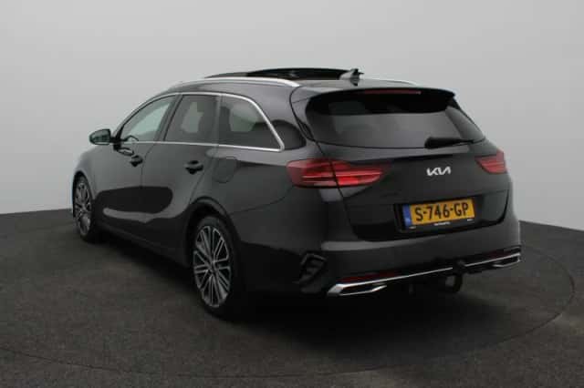 Kia Ceed Sportswagon (2023) thumbnail 2