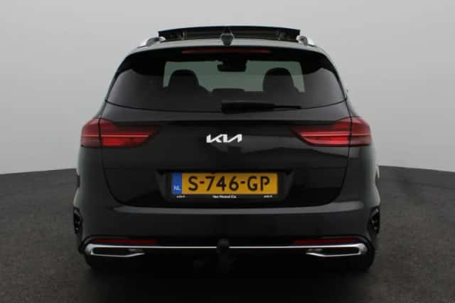 Kia Ceed Sportswagon (2023) thumbnail 5
