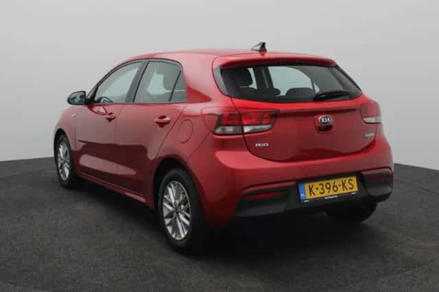 Kia Rio (2021) thumbnail 4