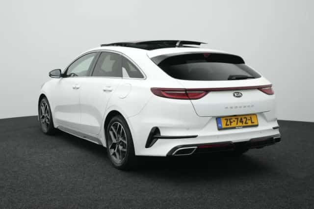 Kia Proceed (2019) thumbnail 4