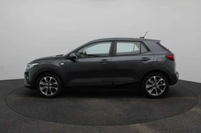 Kia Stonic (2018) thumbnail 4