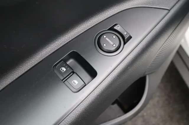 Kia Stonic (2020) thumbnail 26