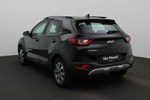 Kia Stonic (2024) thumbnail 4