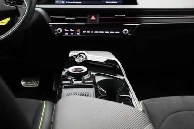 Kia EV6 (2023) thumbnail 12