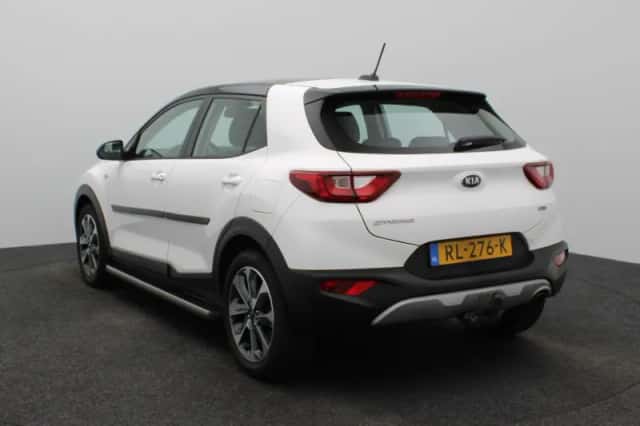 Kia Stonic (2018) thumbnail 2