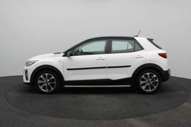 Kia Stonic (2018) thumbnail 4