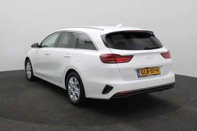 Kia Ceed Sportswagon (2024) thumbnail 2