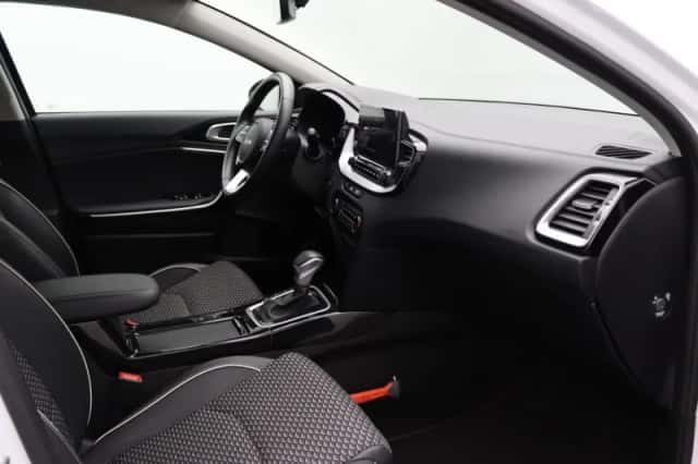 Kia Ceed Sportswagon (2024) thumbnail 6