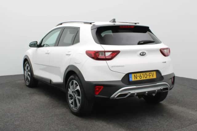 Kia Stonic (2021) thumbnail 2