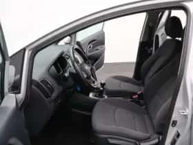 Kia Rio thumbnail 11