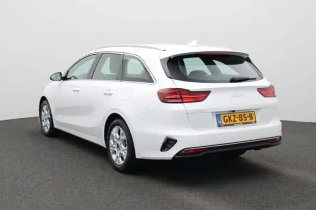 Kia Ceed Sportswagon (2024) thumbnail 2