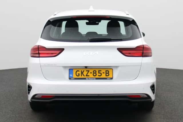 Kia Ceed Sportswagon (2024) thumbnail 5
