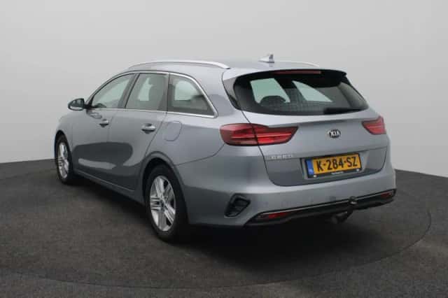 Kia Ceed Sportswagon (2021) thumbnail 2