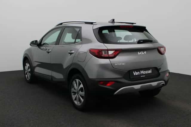 Kia Stonic (2024) thumbnail 3