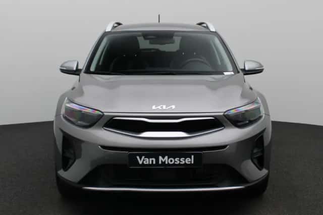 Kia Stonic (2024) thumbnail 3