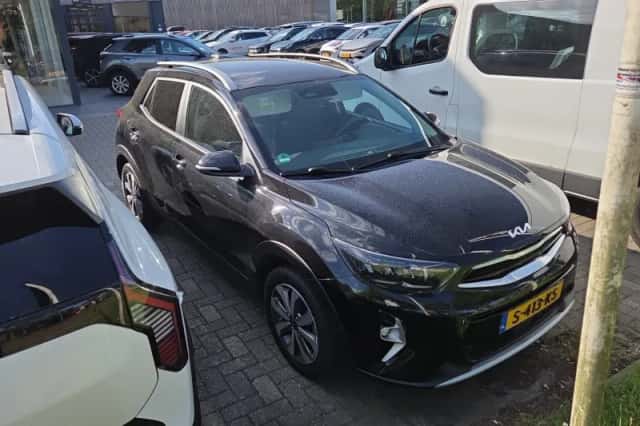 Kia Stonic (2023) thumbnail 5