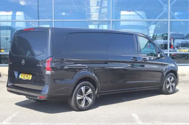 Mercedes-Benz Vito (2024) thumbnail 2