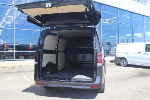 Mercedes-Benz Vito (2024) thumbnail 3