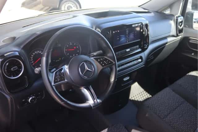 Mercedes-Benz Vito (2024) thumbnail 4