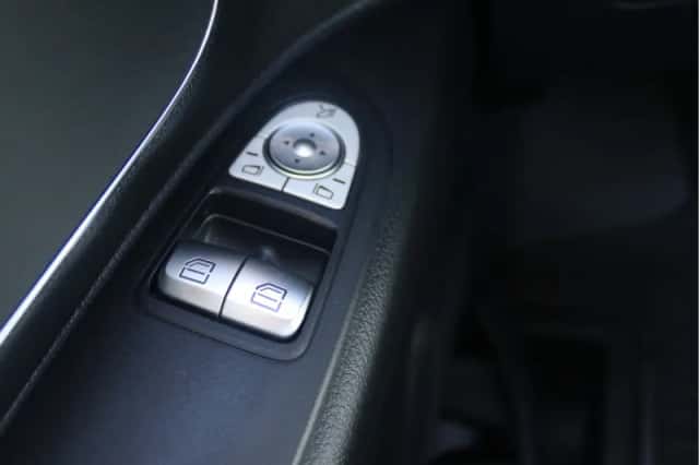 Mercedes-Benz Vito (2024) thumbnail 5