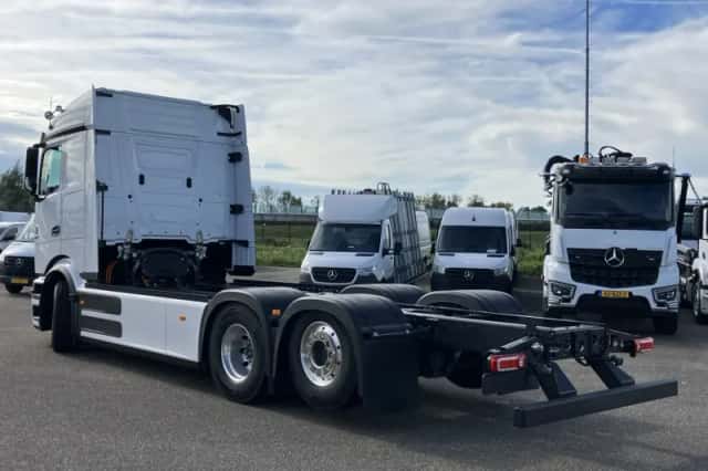 Mercedes-Benz EActros (2025) thumbnail 2