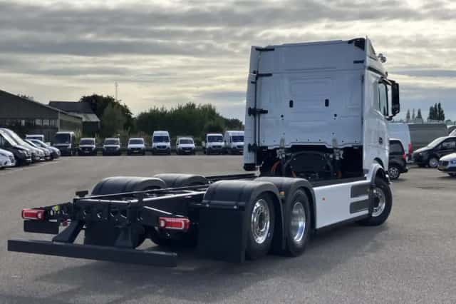 Mercedes-Benz EActros (2025) thumbnail 5