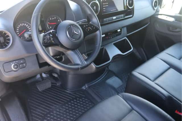 Mercedes-Benz Sprinter (2024) thumbnail 4