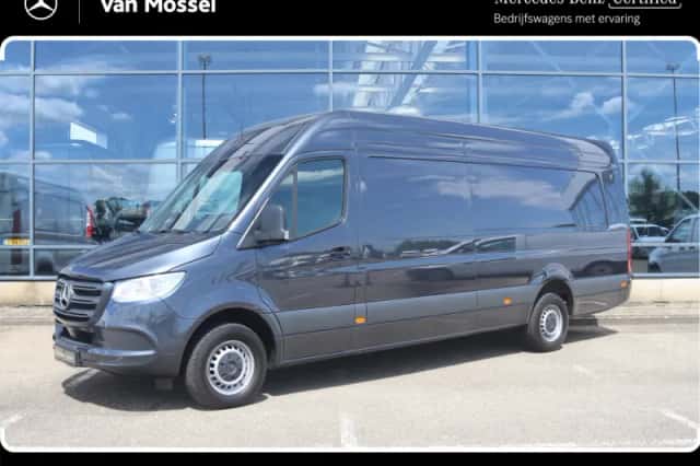 Mercedes-Benz Sprinter (2024) thumbnail 1