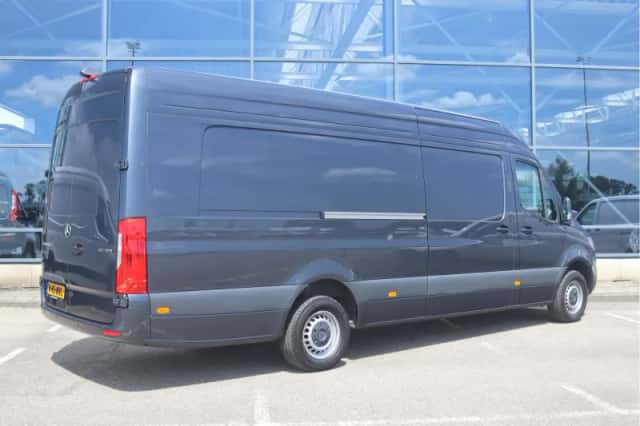 Mercedes-Benz Sprinter (2024) thumbnail 2