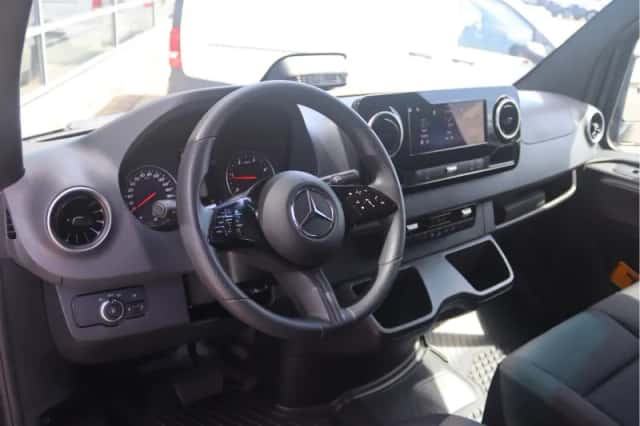 Mercedes-Benz Sprinter (2024) thumbnail 4