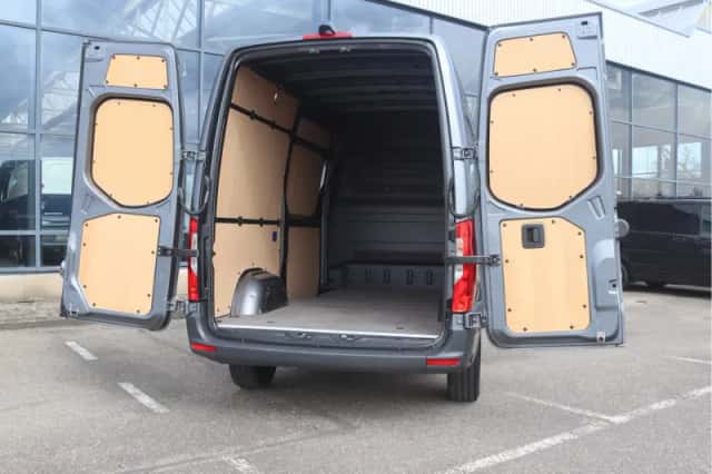 Mercedes-Benz Sprinter (2024) thumbnail 3