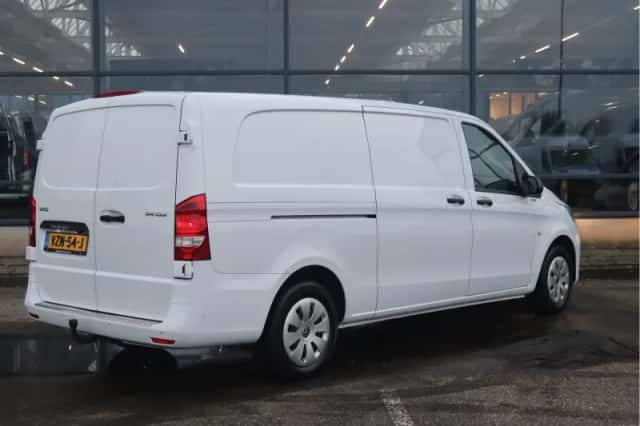 Mercedes-Benz Vito (2023) thumbnail 2