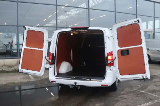 Mercedes-Benz Vito (2023) thumbnail 3