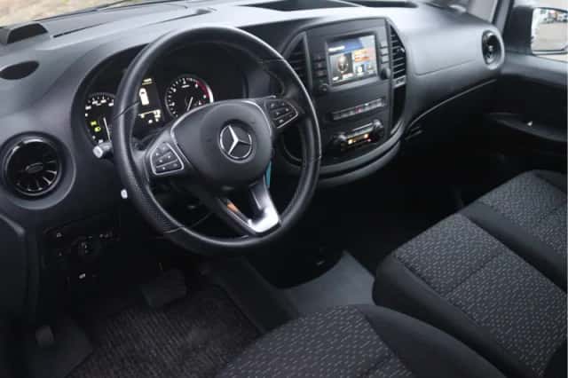 Mercedes-Benz Vito (2023) thumbnail 4