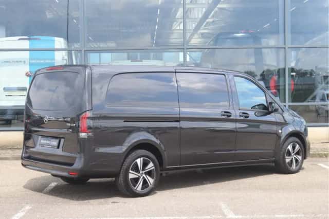 Mercedes-Benz Vito (2024) thumbnail 2