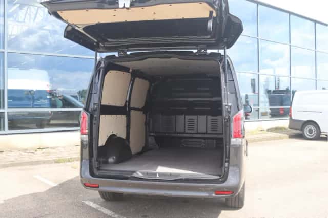 Mercedes-Benz Vito (2024) thumbnail 3