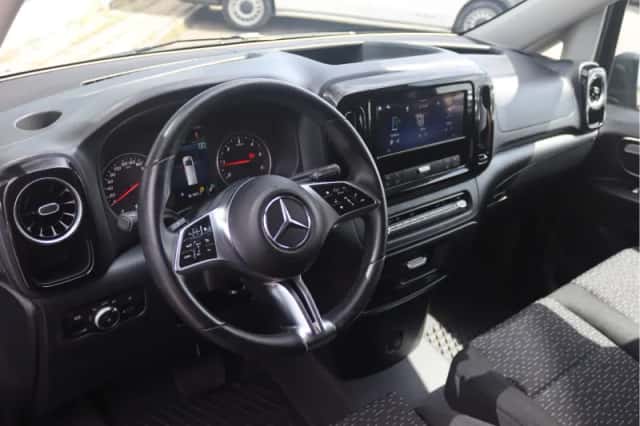 Mercedes-Benz Vito (2024) thumbnail 4