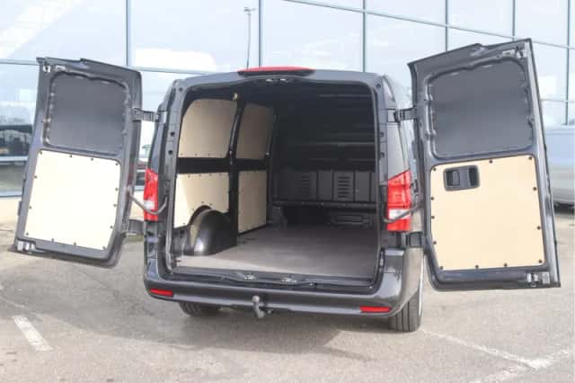 Mercedes-Benz Vito (2024) thumbnail 3