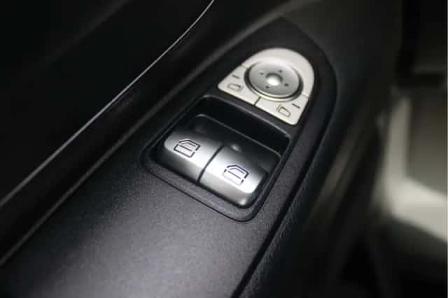 Mercedes-Benz Vito (2024) thumbnail 5