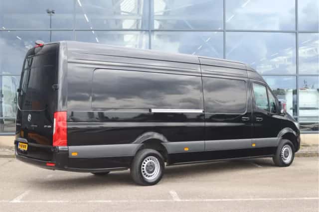 Mercedes-Benz Sprinter (2024) thumbnail 2