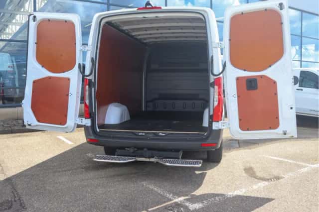 Mercedes-Benz Sprinter (2024) thumbnail 3