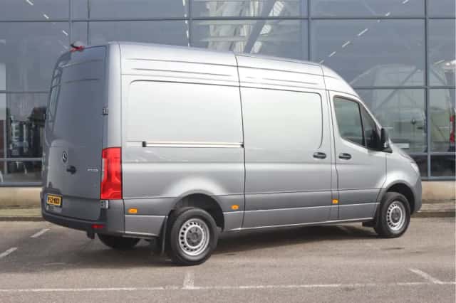 Mercedes-Benz Sprinter (2024) thumbnail 2