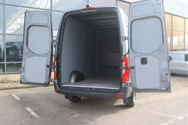 Mercedes-Benz Sprinter (2024) thumbnail 3