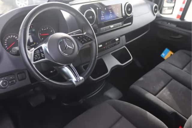 Mercedes-Benz Sprinter (2024) thumbnail 4
