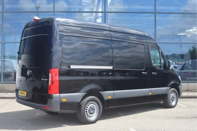 Mercedes-Benz Sprinter (2024) thumbnail 2