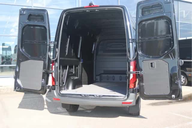 Mercedes-Benz Sprinter (2024) thumbnail 3