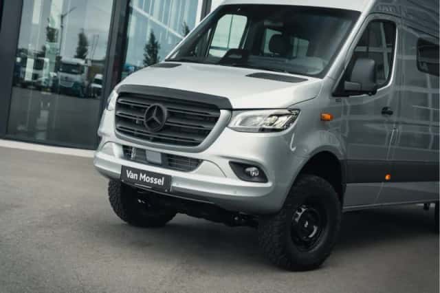 Mercedes-Benz Sprinter (2025) thumbnail 2