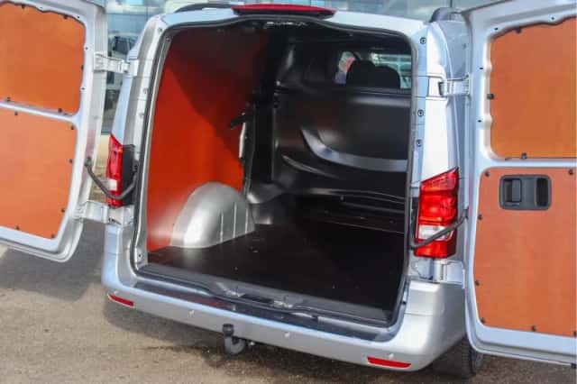 Mercedes-Benz Vito (2024) thumbnail 3
