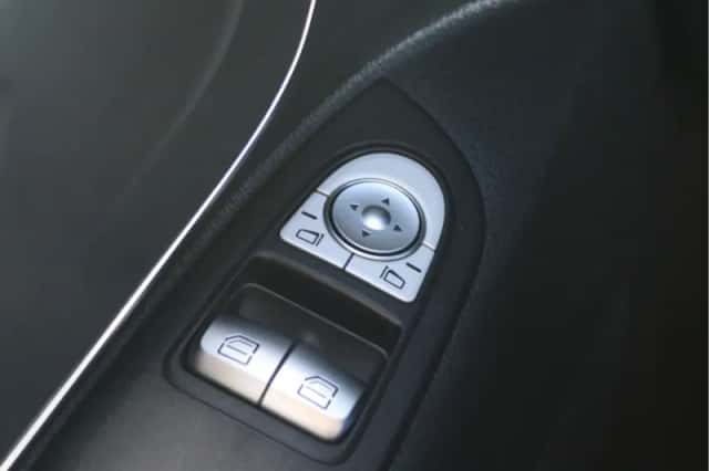 Mercedes-Benz Vito (2024) thumbnail 6