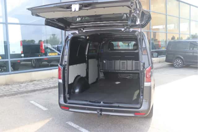 Mercedes-Benz Vito (2024) thumbnail 3
